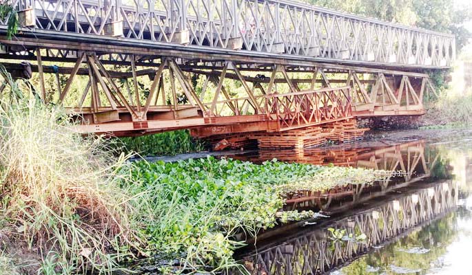 ডাকাতিয়ায় ব্রিজের ওপর ব্রিজ নির্মাণ     নাঙ্গলকোটে পানিবদ্ধতায় শত শত পরিবার