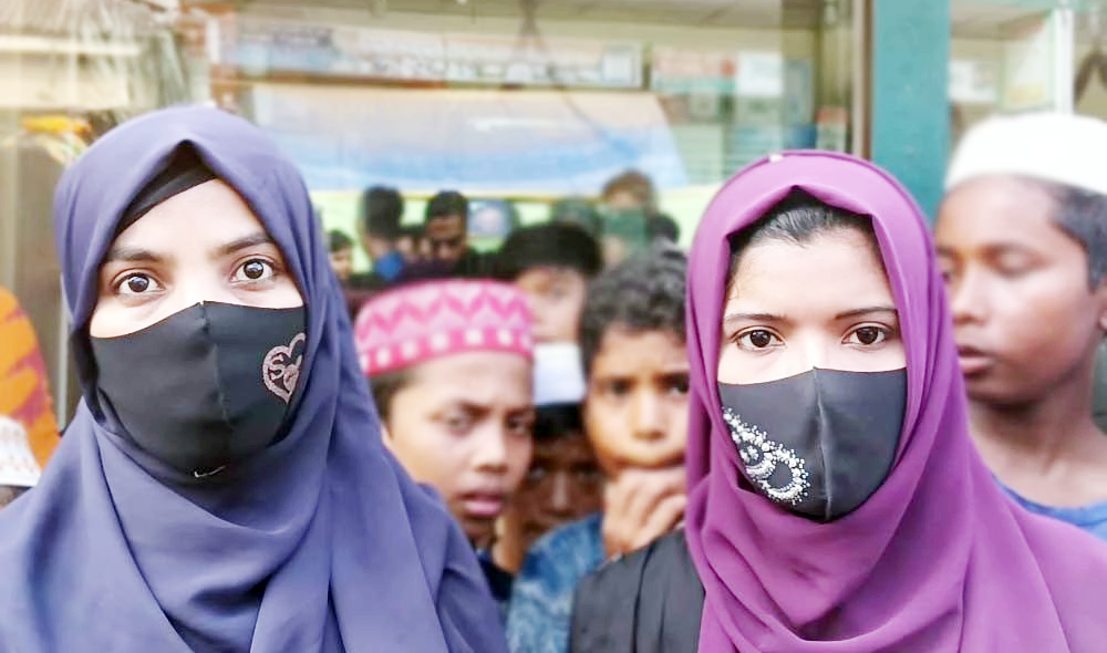 নাঙ্গলকোটে স্বামী-সন্তানের স্বীকৃতির দাবিতে প্রবাসীর বাড়িতে ২ নারীর অবস্থান নাঙ্গলকোটে স্বামী-সন্তানের স্বীকৃতির দাবিতে প্রবাসীর বাড়িতে ২ নারীর অবস্থান