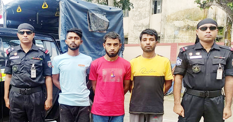 কুমিল্লা থেকে অপহৃত শিশুকে মেঘনা নদীতে ফেলে হত্যা ঃ র্যাবের হাতে ৩ আসামী গ্রেফতার কুমিল্লা থেকে অপহৃত শিশুকে মেঘনা নদীতে ফেলে হত্যা ঃ র্যাবের হাতে ৩ আসামী গ্রেফতার