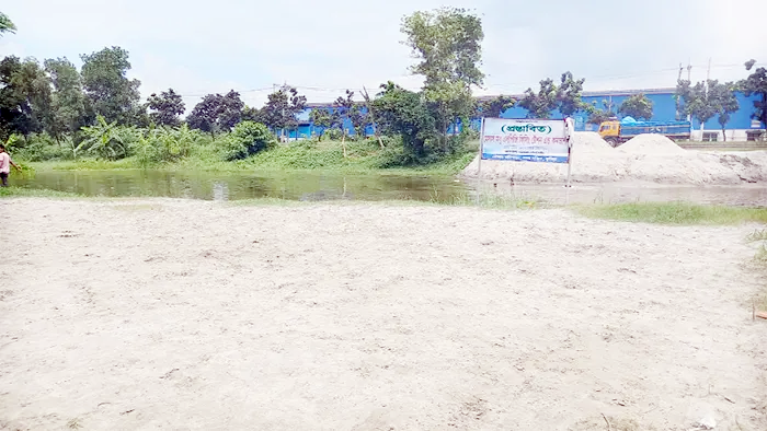 কুমিল্লা সদর দক্ষিনে সড়ক ও জনপদের জায়গায় ফিলিং স্টেশন নির্মানের চেষ্টা কুমিল্লা সদর দক্ষিনে সড়ক ও জনপদের জায়গায় ফিলিং স্টেশন নির্মানের চেষ্টা