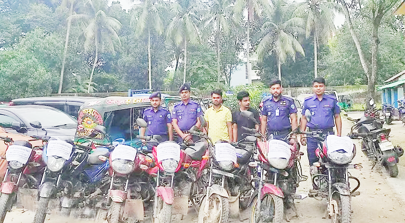 চৌদ্দগ্রামে ৭টি চোরাই মোটর  সাইকেলসহ ২ যুবক গ্রেপ্তার