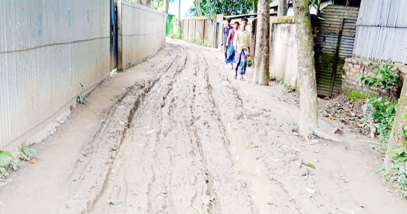 ১৭ কিলোমিটার কাঁচা সড়কে যাতায়াতে চরম দুর্ভোগ  নাঙ্গলকোটে গ্রামীণ সড়কের করুণ দশা