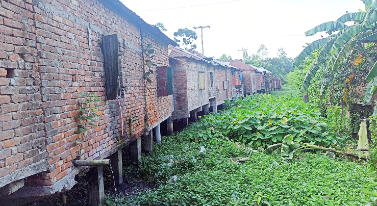 নাঙ্গলকোটে ভোলাইন খাল দখল করে স্থাপনা নির্মাণ