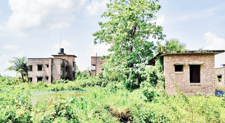 নাঙ্গলকোটের গোহারুয়া ২০ শয্যা হাসপাতাল নেই রোগী ও চিকিৎসক, পালা হয় গরু-ছাগল নাঙ্গলকোটের গোহারুয়া ২০ শয্যা হাসপাতাল নেই রোগী ও চিকিৎসক, পালা হয় গরু-ছাগল