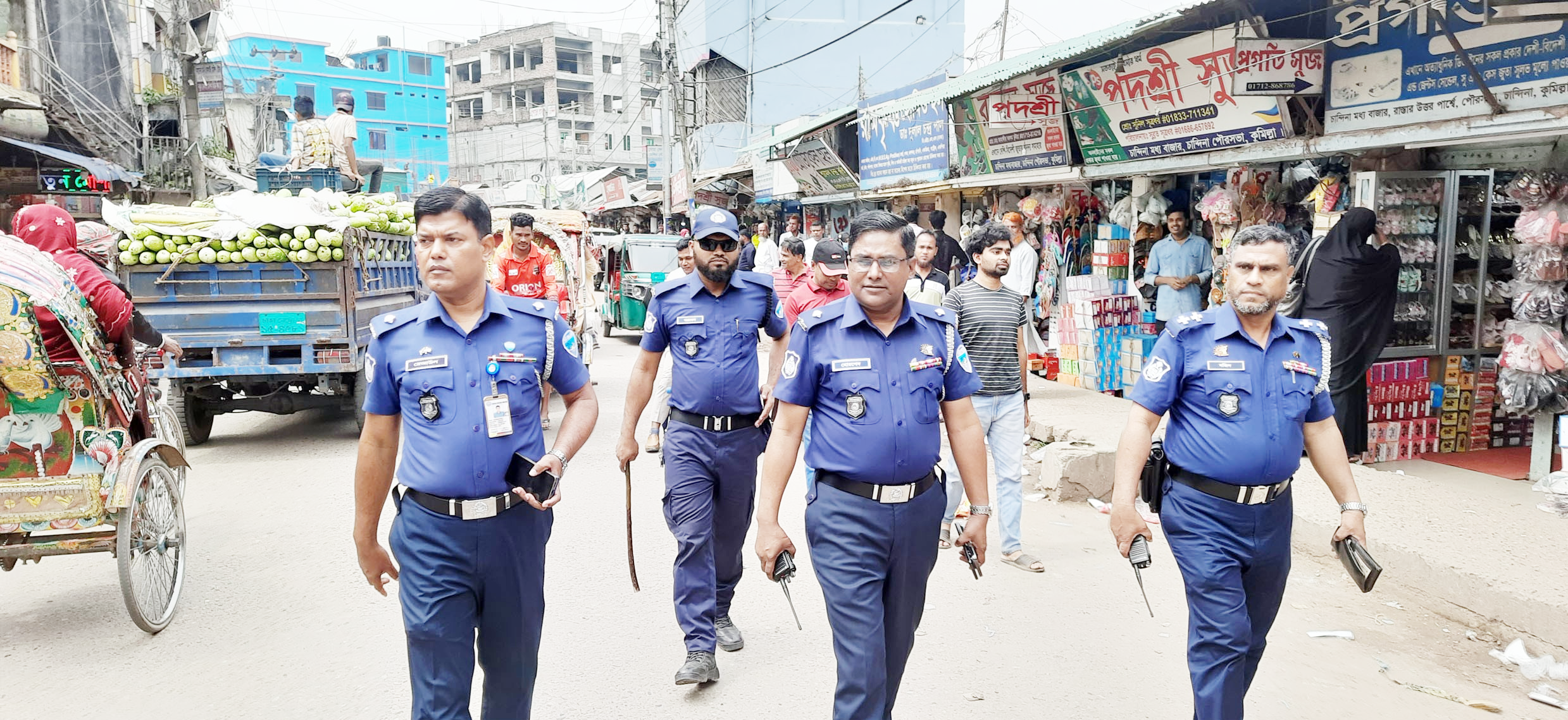 চান্দিনায় যানজট নিরসন ও ফুটপাত  দখলমুক্ত করতে পুলিশের অভিযান