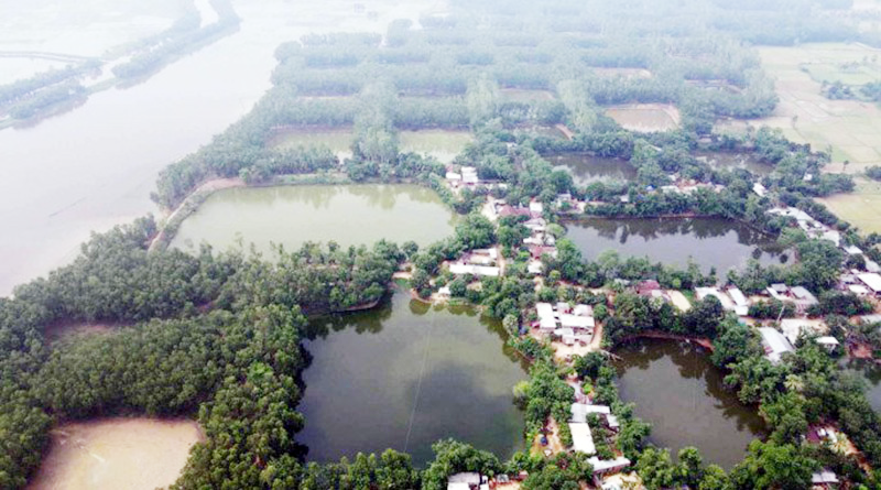 এক গ্রামে ৩৬৫ পুকুরঃ ভিড়ছে দর্শনার্থী