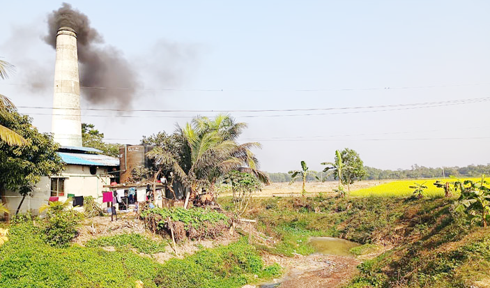 কুমিল্লা সদর দক্ষিন উপজেলার সুয়াগাজীতে কারখানার  বিষাক্ত বর্জ্যে ২০ গ্রামের মানুষের জীবন বিপর্যস্ত