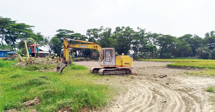 চাটখিলে ফসলি জমির মাটি কেটে নেয়ার অপরাধে  ভ্রাম্যমাণ আদালতে ২ লাখ টাকা জরিমানা