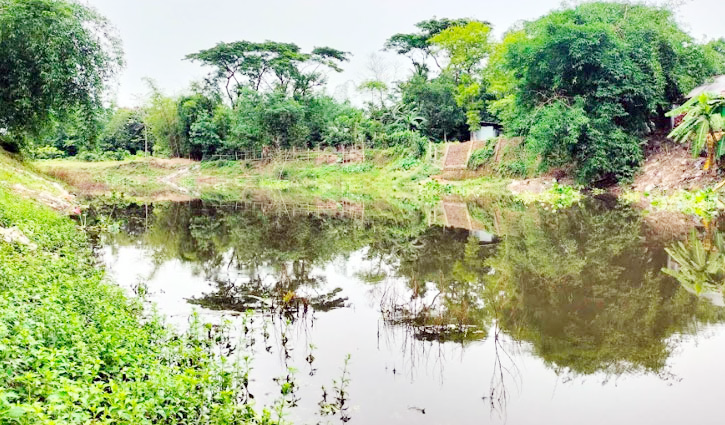 ডাকাতিয়ার বিষাক্ত পানিতে  রোগাক্রান্ত হচ্ছেন মানুষ