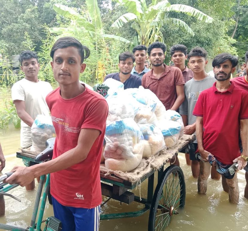 মোহাম্মদপুর উত্তর পাড়া যুব সমাজ ও প্রবাসীদের উদ্যেগে বন্যার্তদের মাঝে এান সামগ্রী বিতরন