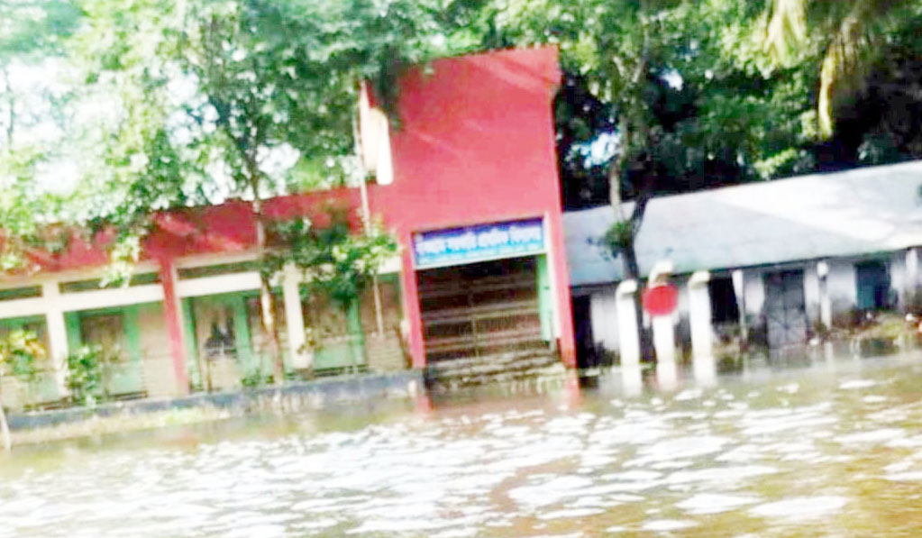 চৌদ্দগ্রামে জলাবদ্ধতায় ৮২টি শিক্ষা প্রতিষ্ঠানে পাঠদান বন্ধ