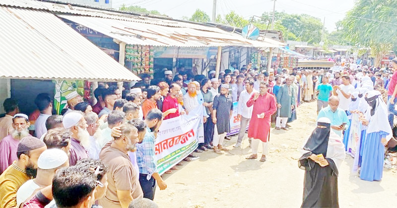 গোমতী নদীর ব্রিজ ভাঙায় তিতাসে  লাখ লাখ মানুষের ভোগান্তি