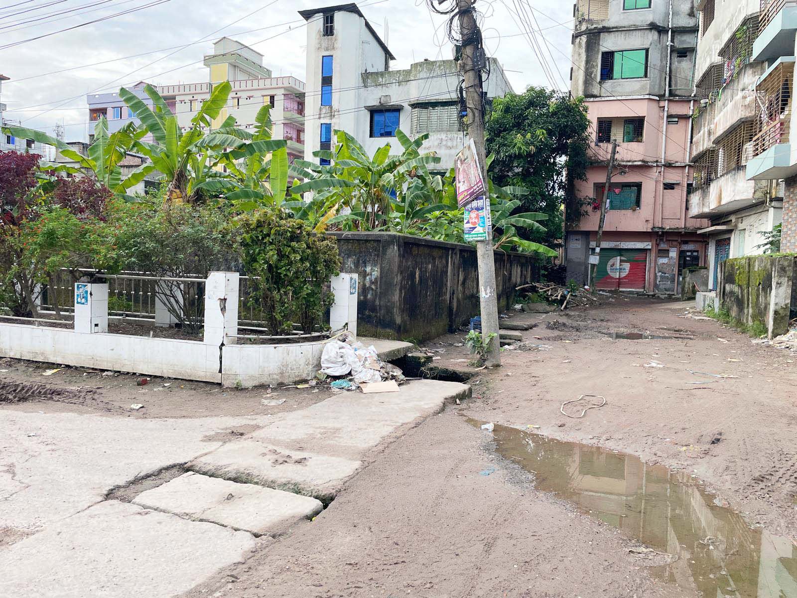 লাকসাম হাউজিং এস্টেটে জলাবদ্ধতার চরম অভিশাপ