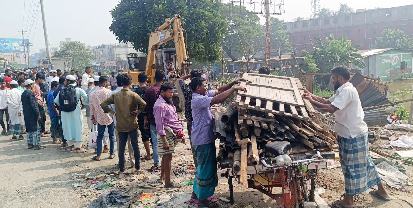 চান্দিনা বাসস্ট্যান্ডে ২ শতাধিক অবৈধ স্থাপনা উচ্ছেদ চান্দিনা বাসস্ট্যান্ডে ২ শতাধিক অবৈধ স্থাপনা উচ্ছেদ