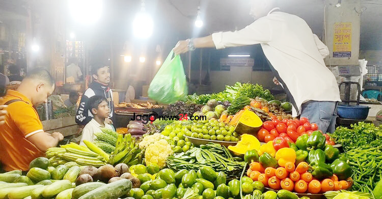 নিষিদ্ধ পলিথিনে সয়লাব কুমিল্লার বাজার