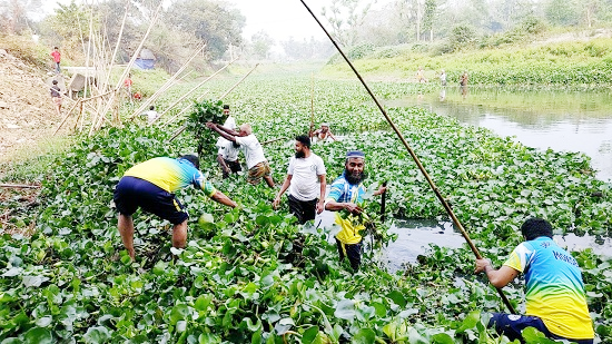 লাকসাম উপজেলা প্রশাসনের উদ্যোগে ডাকাতিয়া  নদীর তলদেশের প্রতিবন্ধকতা অপসারণ