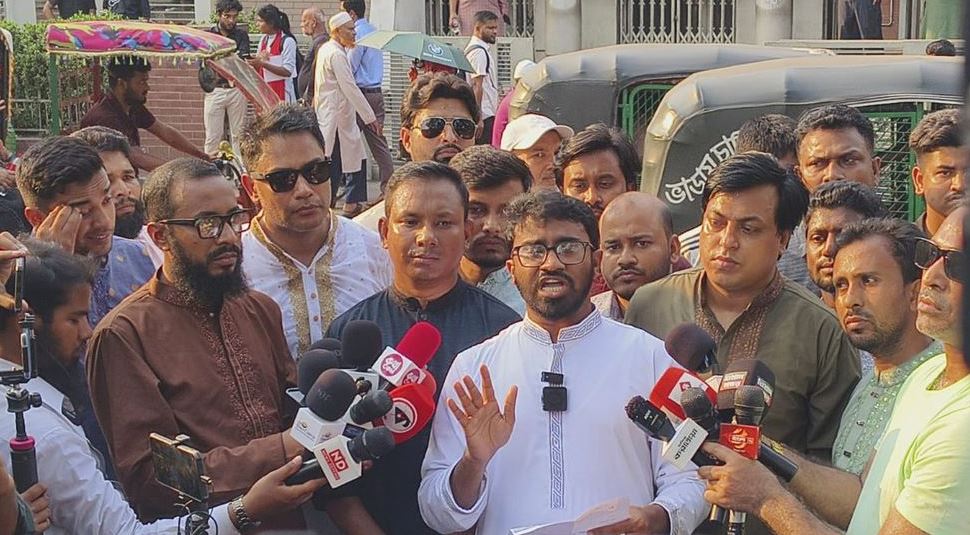 স্বরাষ্ট্র উপদেষ্টার পদত্যাগে ৪৮ ঘণ্টার আলটিমেটাম স্বরাষ্ট্র উপদেষ্টার পদত্যাগে ৪৮ ঘণ্টার আলটিমেটাম