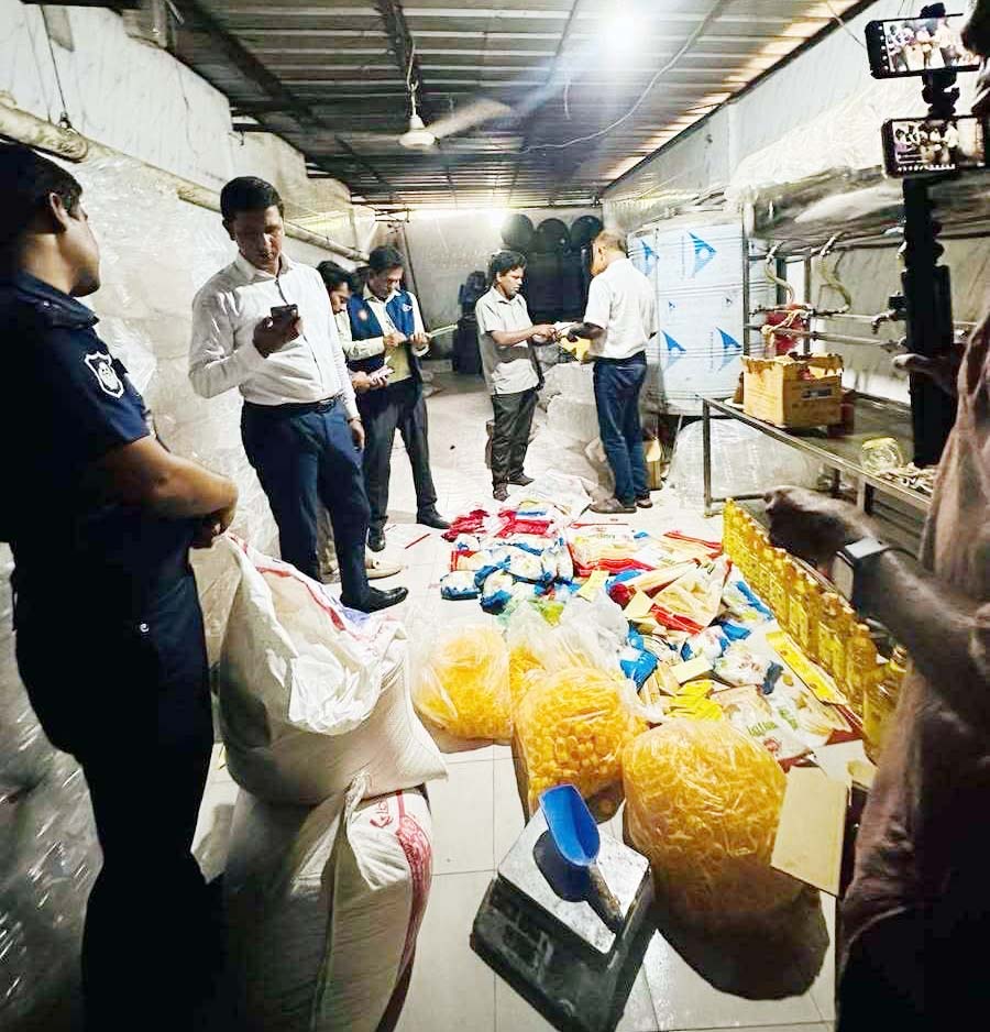 লাকসামে নকল পণ্যের কারখানার সন্ধানঃ ভ্রাম্যমাণ আদালতে অর্থ ও কারাদন্ড লাকসামে নকল পণ্যের কারখানার সন্ধানঃ ভ্রাম্যমাণ আদালতে অর্থ ও কারাদন্ড