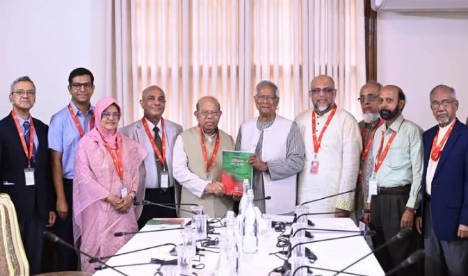 প্রধান উপদেষ্টার কাছে স্বাস্থ্য বিষয়ক সংস্কার কমিশনের প্রতিবেদন জমা প্রধান উপদেষ্টার কাছে স্বাস্থ্য বিষয়ক সংস্কার কমিশনের প্রতিবেদন জমা