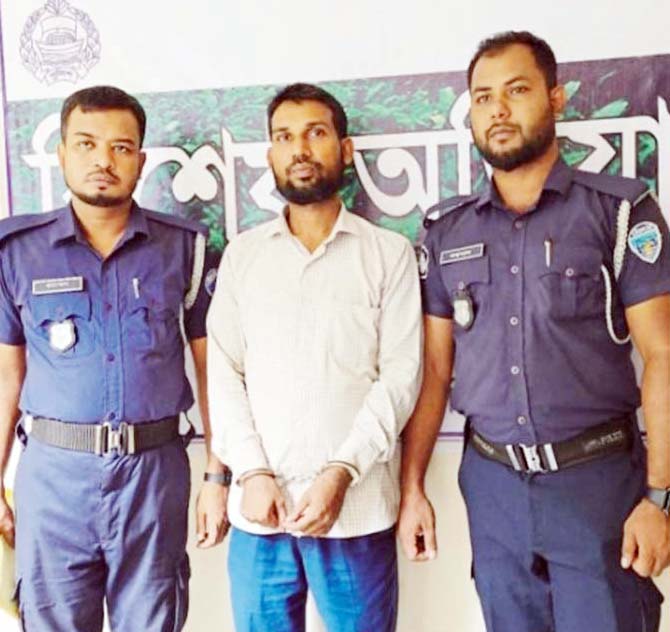 দেবীদ্বারে প্রেমের ফাঁদে ফেলে প্রবাসীর স্ত্রী ৩ সন্তানের জননীকে অপহরণ দেবীদ্বারে প্রেমের ফাঁদে ফেলে প্রবাসীর স্ত্রী ৩ সন্তানের জননীকে অপহরণ