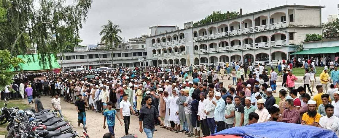 সাবেক এমপি কর্নেল অব. এম আনোয়ারুল আজিমের দাফন সম্পন্ন সাবেক এমপি কর্নেল অব. এম আনোয়ারুল আজিমের দাফন সম্পন্ন