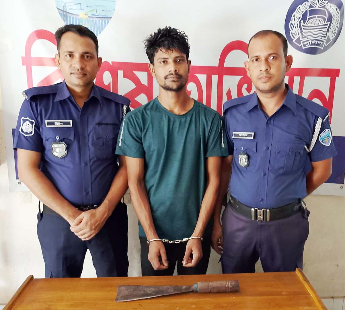চৌদ্দগ্রামে চাঞ্চল্যকর মিশুক চালক সৈকত হত্যার ঘাতক রিফাত আটক চৌদ্দগ্রামে চাঞ্চল্যকর মিশুক চালক সৈকত হত্যার ঘাতক রিফাত আটক