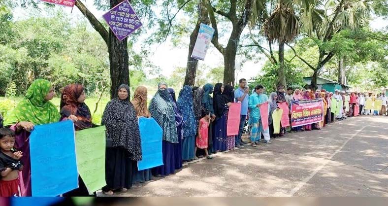 দেবিদ্বারে শিশু ধর্ষণ চেষ্টার আসামিকে গ্রেফতারে বিক্ষোভ ও মানববন্ধন দেবিদ্বারে শিশু ধর্ষণ চেষ্টার আসামিকে গ্রেফতারে বিক্ষোভ ও মানববন্ধন