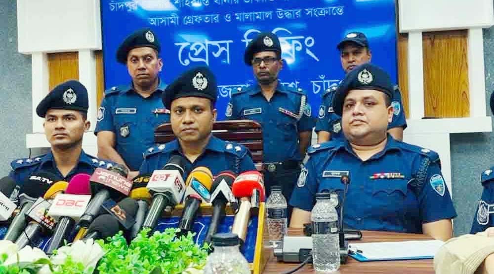 শাহরাস্তিতে আন্তঃজেলা ডাকাতদলের ৭ সদস্য আটক শাহরাস্তিতে আন্তঃজেলা ডাকাতদলের ৭ সদস্য আটক
