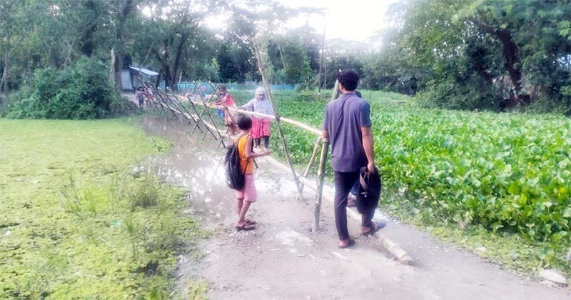 <span class="entry-title-primary">চলাচলে ভোগান্তি পোহাচ্ছে এলাকাবাসী</span> <span class="entry-subtitle">মনোহরগঞ্জের উত্তর হাওলা ও নারায়নপুর গ্রামের সংযোগ সড়কে বাঁশের সাঁকো</span> <span class="entry-title-primary">চলাচলে ভোগান্তি পোহাচ্ছে এলাকাবাসী</span> <span class="entry-subtitle">মনোহরগঞ্জের উত্তর হাওলা ও নারায়নপুর গ্রামের সংযোগ সড়কে বাঁশের সাঁকো</span>