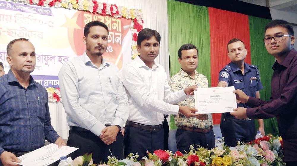 চান্দিনায় জিপিএ-৫ প্রাপ্ত ১৭৬  শিক্ষার্থীকে প্রশাসনের সংবর্ধনা