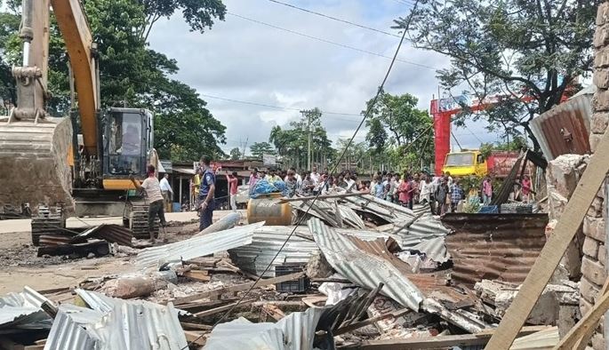 লাকসাম উপজেলার বিজরা ও মুদাফফরগঞ্জ বাজারে ব্যাপক উচ্ছেদ অভিযান!