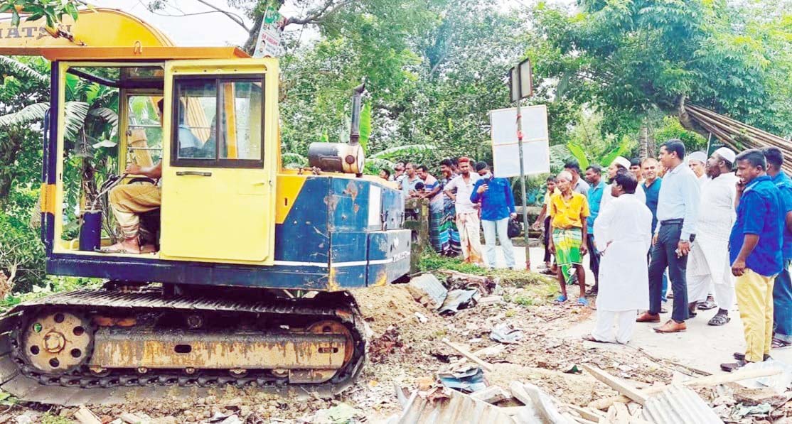 লাকসামের গোবিন্দপুরে উপজেলা প্রশাসনের উদ্যোগে অবৈধ স্থাপনা উচ্ছেদ ও বাঁধ কেটে জলাবদ্ধতা নিরসন লাকসামের গোবিন্দপুরে উপজেলা প্রশাসনের উদ্যোগে অবৈধ স্থাপনা উচ্ছেদ ও বাঁধ কেটে জলাবদ্ধতা নিরসন