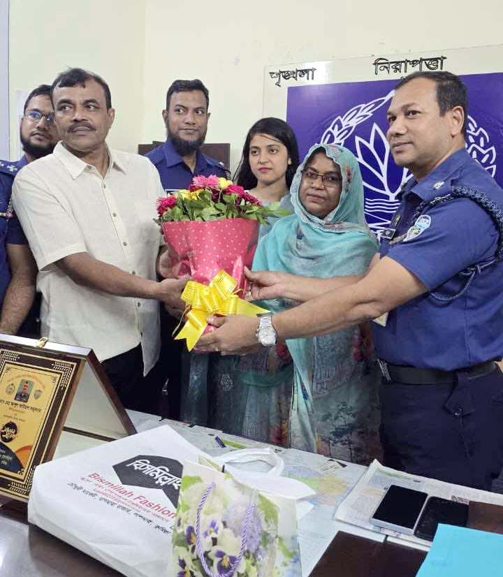লালমাই থানার অবসরপ্রাপ্ত কনস্টেবল আব্দুল আউয়ালের বিদায় সংবর্ধনা লালমাই থানার অবসরপ্রাপ্ত কনস্টেবল আব্দুল আউয়ালের বিদায় সংবর্ধনা
