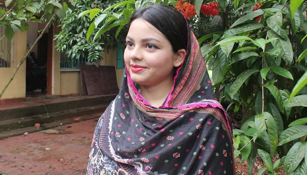 আমেরিকার ২৫টি বিশ্ববিদ্যালয়ে পড়ার  প্রস্তাব পেয়েছেন বাংলাদেশের মুমতাহিনা