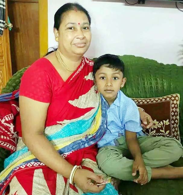 স্বামীর মোটরসাইকেল থেকে পড়ে স্ত্রীর মৃত্যু স্বামীর মোটরসাইকেল থেকে পড়ে স্ত্রীর মৃত্যু
