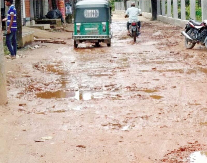 ভোগান্তির শিকার ৪ ইউনিয়নের দেড় লক্ষাধিক মানুষ চৌদ্দগ্রামে ঠিকাদারের গাফেলতিতে দু’টি সড়কের সংস্কার কাজ বন্ধ