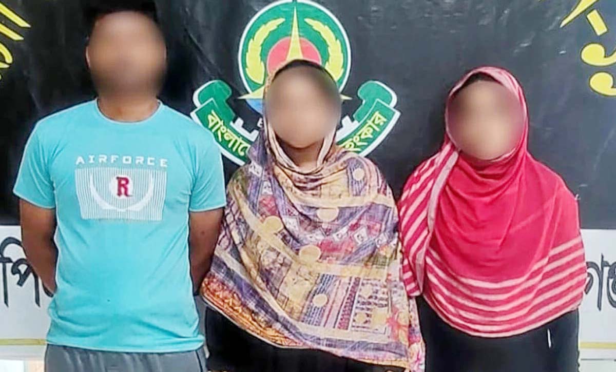 লালমাইয়ে চাঞ্চল্যকর দুলাল হত্যাকান্ডের রহস্য উদঘাটন  ডিভোর্সের পরও সম্পর্ক রাখতে বাধ্য করায় সাবেক স্বামীকে হত্যা