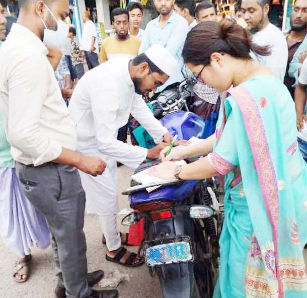 হরিশ্চর চৌরাস্তায় যানবাহনে মোবাইল কোর্টে জরিমানা হরিশ্চর চৌরাস্তায় যানবাহনে মোবাইল কোর্টে জরিমানা
