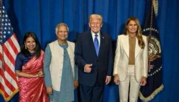 প্রেসিডেন্ট ট্রাম্প দম্পতির সঙ্গে  ড. মুহাম্মদ ইউনূস ও মেয়ে দিনা