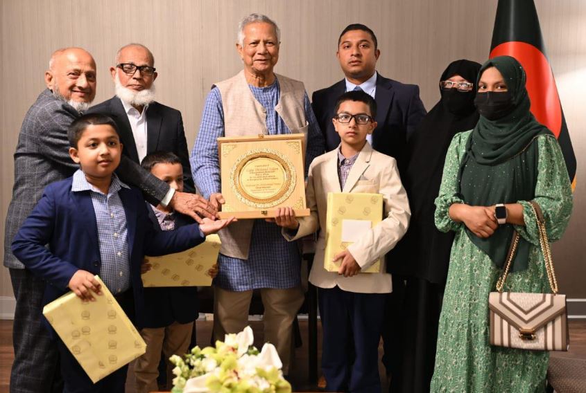 নিউইয়র্কে নিহত পুলিশ কর্মকর্তা দিদারুল ইসলামের পরিবারের সঙ্গে প্রধান উপদেষ্টার সাক্ষাৎ