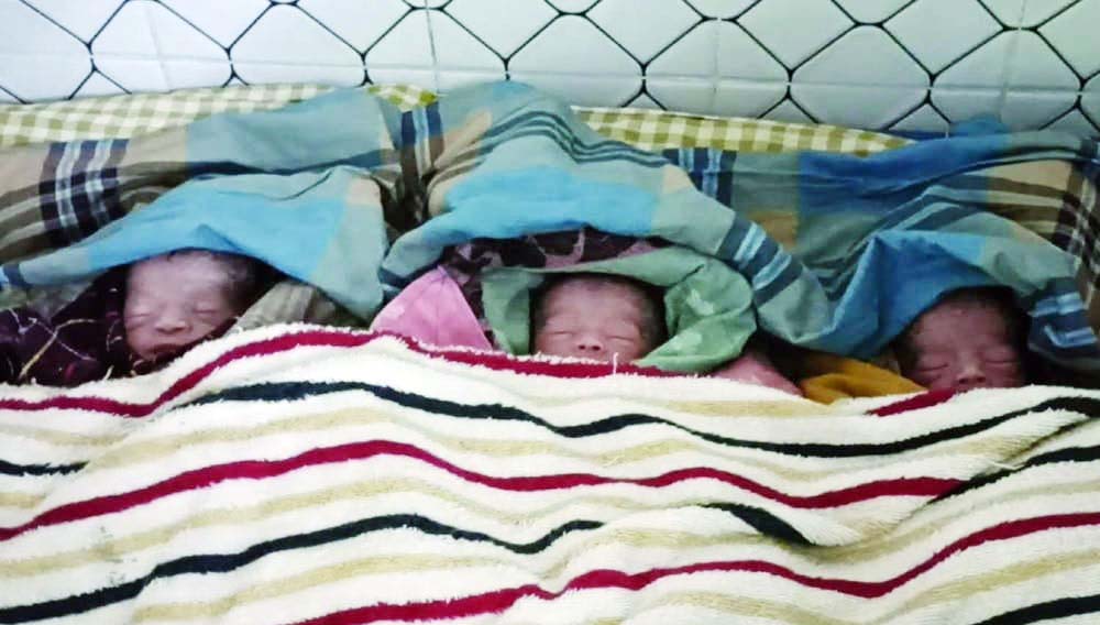 একসঙ্গে ৩ সন্তানের জন্ম দিলেন গৃহবধূ