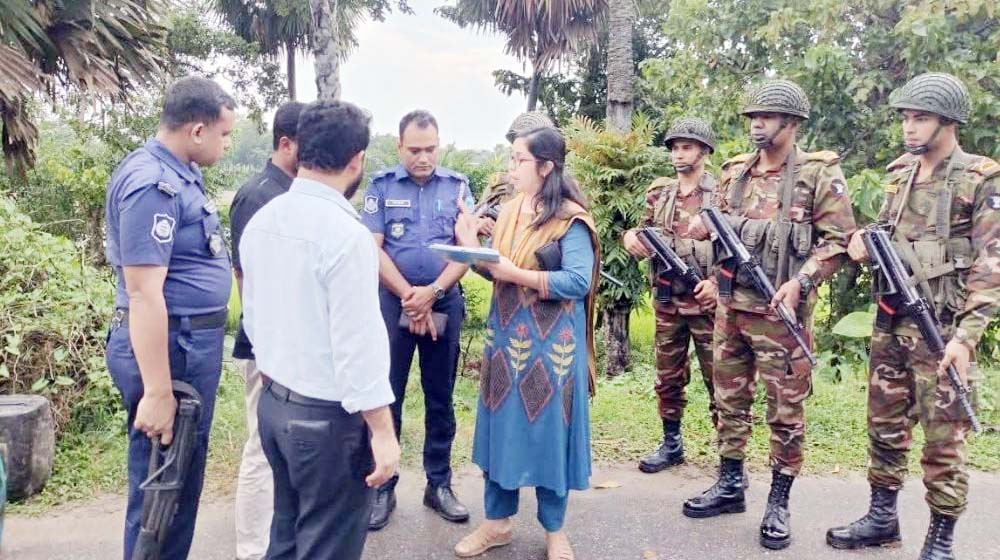 গোমতী নদী থেকে বালু উত্তোলন করে নির্মাণাধীন সেতুতে  ব্যবহারঃ ঠিকাদারি প্রতিষ্ঠানকে ১০ লাখ টাকা জরিমানা