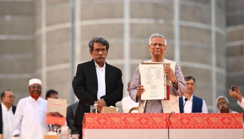 ঐতিহাসিক জুলাই জাতীয় সনদে স্বাক্ষর করলেন প্রধান উপদেষ্টা মুহাম্মদ ইউনূস