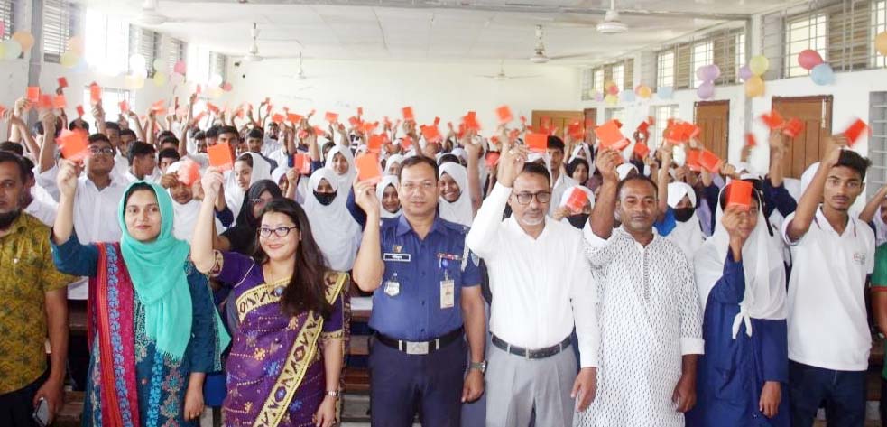 লালমাইয়ে মাদক কারবারি ও কিশোর গ্যাংকে শিক্ষার্থীদের লাল কার্ড প্রদর্শন