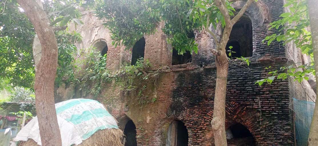 মনোহরগঞ্জের কমলপুর গ্রামে ৮০০ বছর  পূর্বে ঐতিহাসিক ‘রাখাল রাজা’ স্মৃতিচিহ্ন