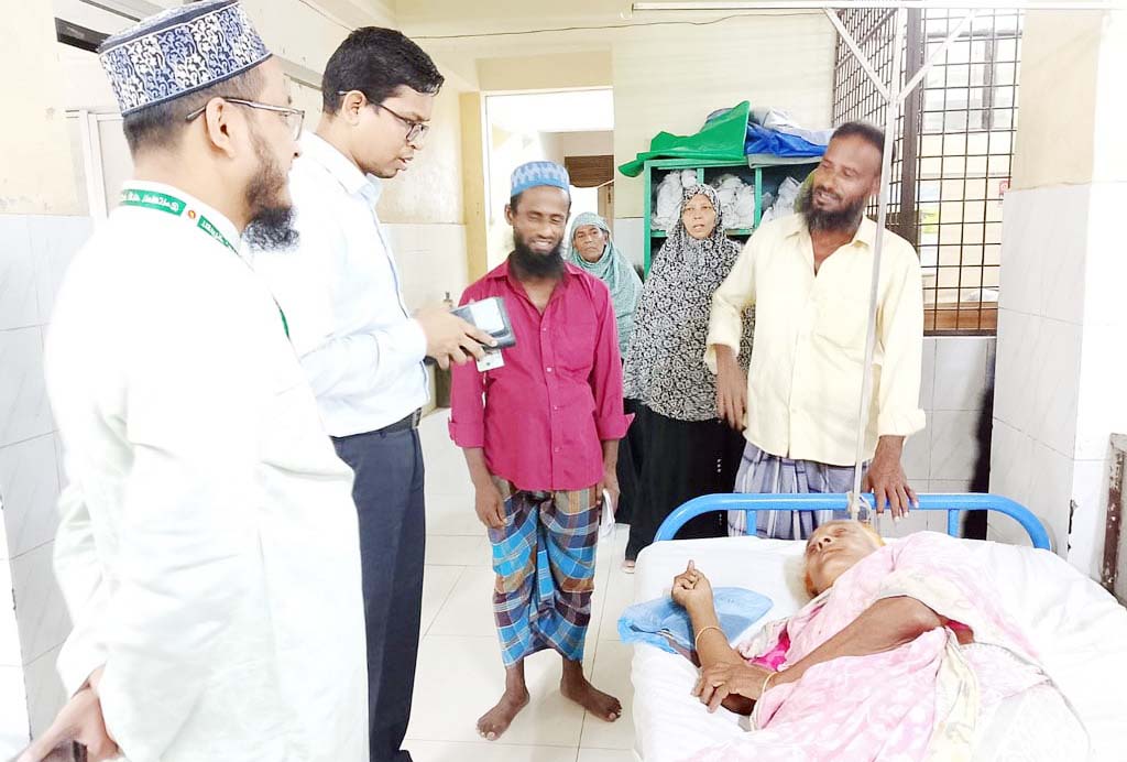 হারিয়ে যাওয়া বৃদ্ধাকে পরিবারের কাছে ফেরত দিল প্রশাসন