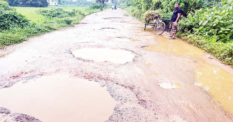 নাঙ্গলকোটে ১৫ কিলোমিটার বেহাল সড়কে জনদুর্ভোগ চরমে