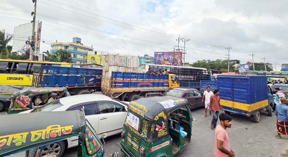 ঢাকা-চট্টগ্রাম মহাসড়কের কুমিল্লা  অংশে বিপদজনক ৮৪টি ইউটার্ন