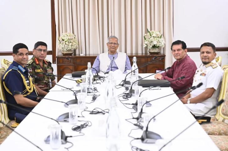 প্রধান উপদেষ্টার সঙ্গে তিন বাহিনীর প্রধানের বৈঠক: নির্বাচন নিরাপত্তা ও প্রস্তুতি নিয়ে আলোচনা প্রধান উপদেষ্টার সঙ্গে তিন বাহিনীর প্রধানের বৈঠক: নির্বাচন নিরাপত্তা ও প্রস্তুতি নিয়ে আলোচনা