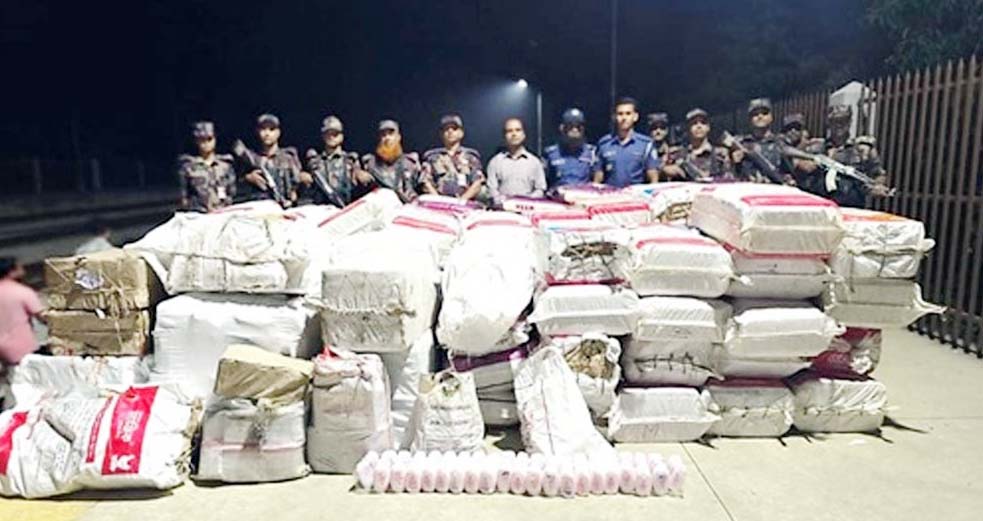 কুমিল্লায় পৌনে ৩ কোটি টাকার ভারতীয় মালামাল জব্দ কুমিল্লায় পৌনে ৩ কোটি টাকার ভারতীয় মালামাল জব্দ